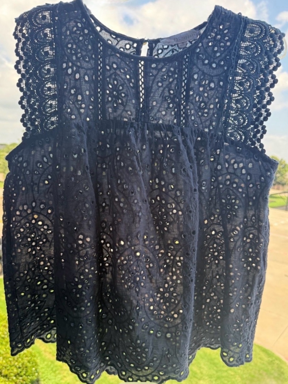FSL Apparel Navy Eyelet/Lace Sleeveless Cropped Pullover Top Size S